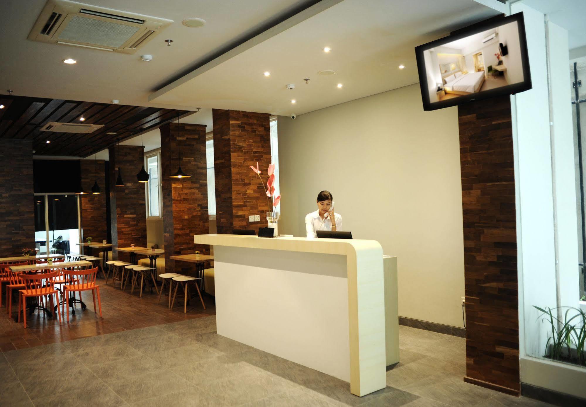 Cleo Hotel Tunjungan Surabaya Buitenkant foto