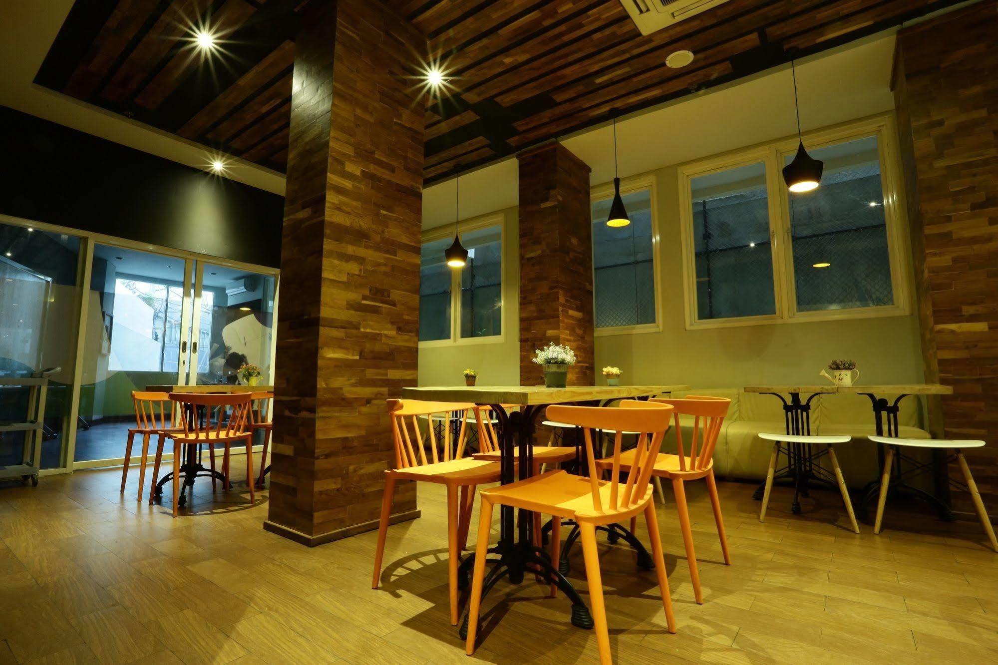 Cleo Hotel Tunjungan Surabaya Buitenkant foto