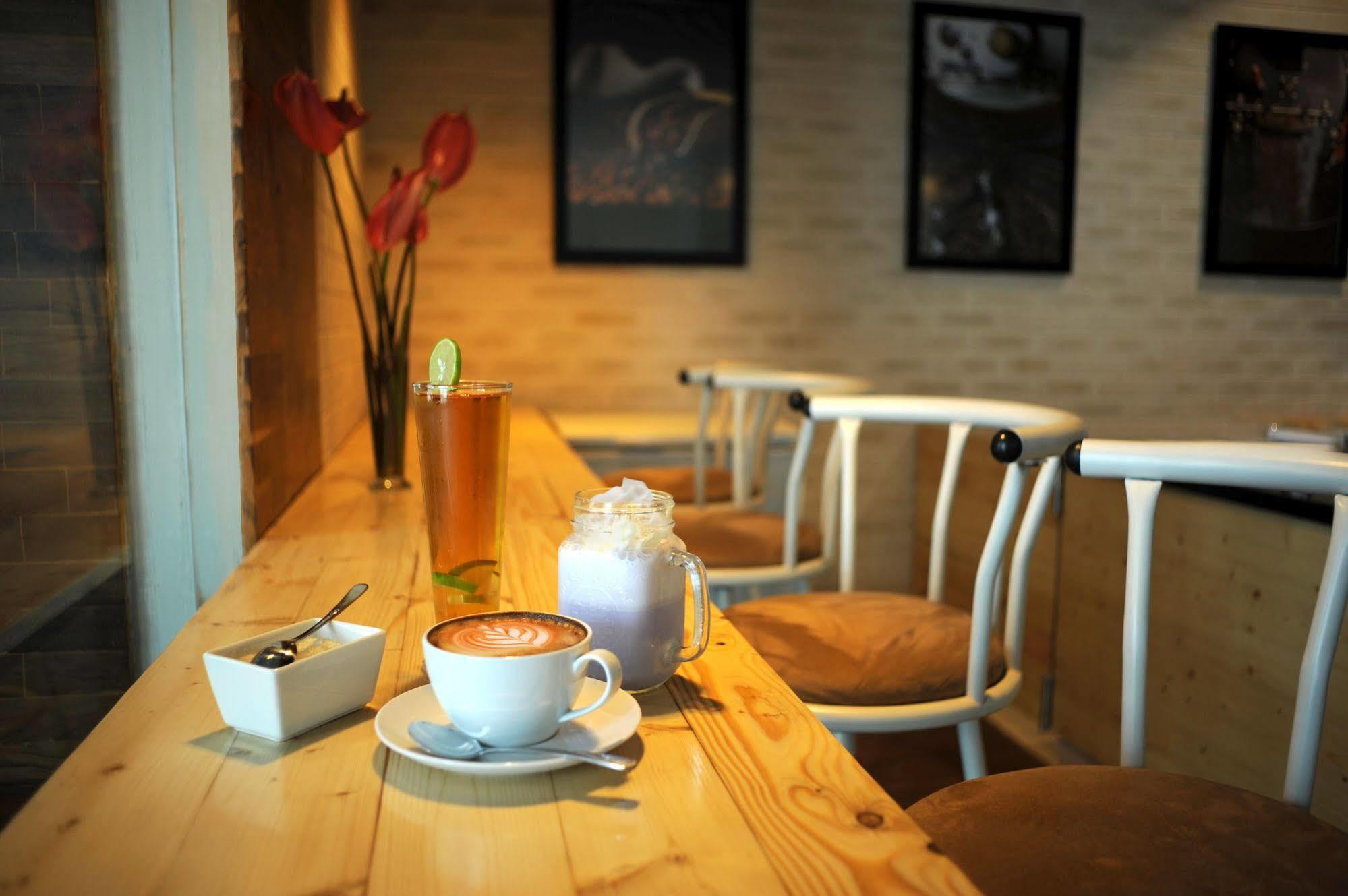 Cleo Hotel Tunjungan Surabaya Buitenkant foto